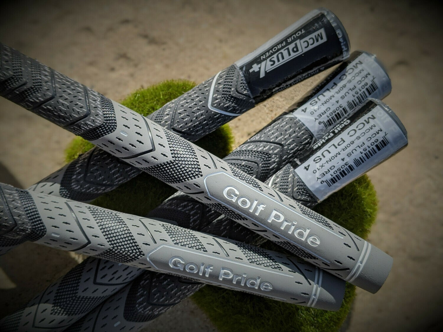 GOLF CLUB GRIPS