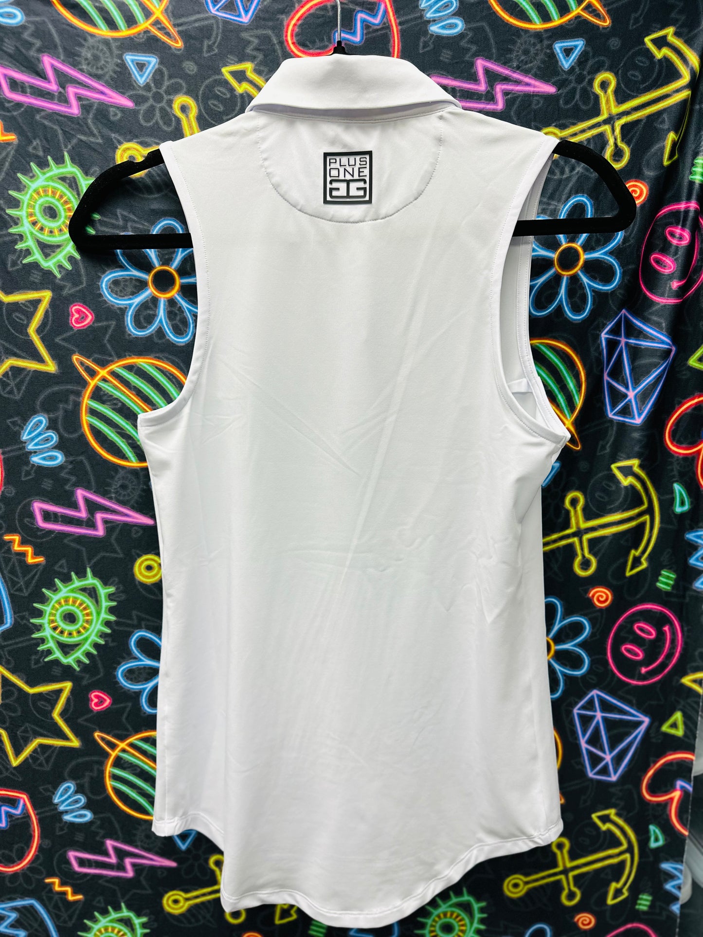 WOMEN'S SOLID WHITE SLEEVELESS POLO